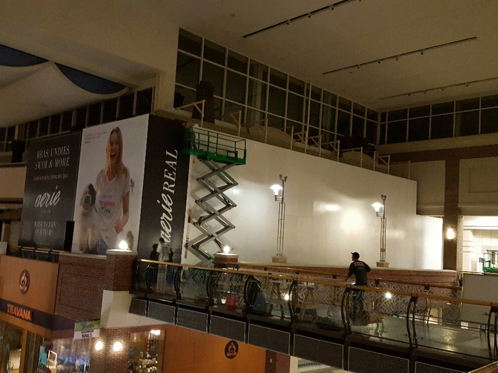 Aerie modular construction barricade inside mall